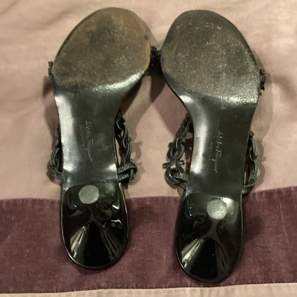 Salvatore Ferragamo kitten heel leather patent vinyl sandals Black size 8 - Picture 4 of 11